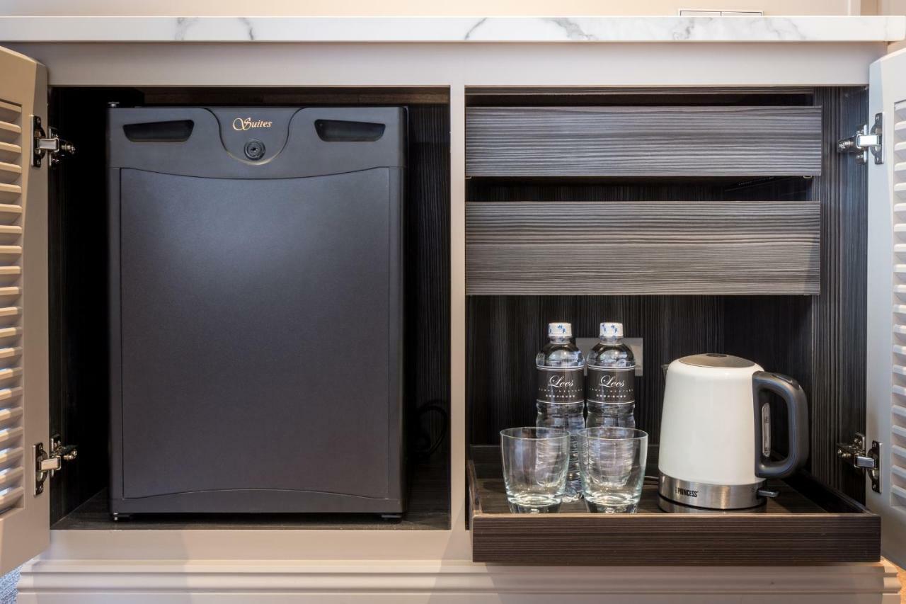 Park Lees Hotel Kaohsiung Exterior foto A mini-bar in a hotel room